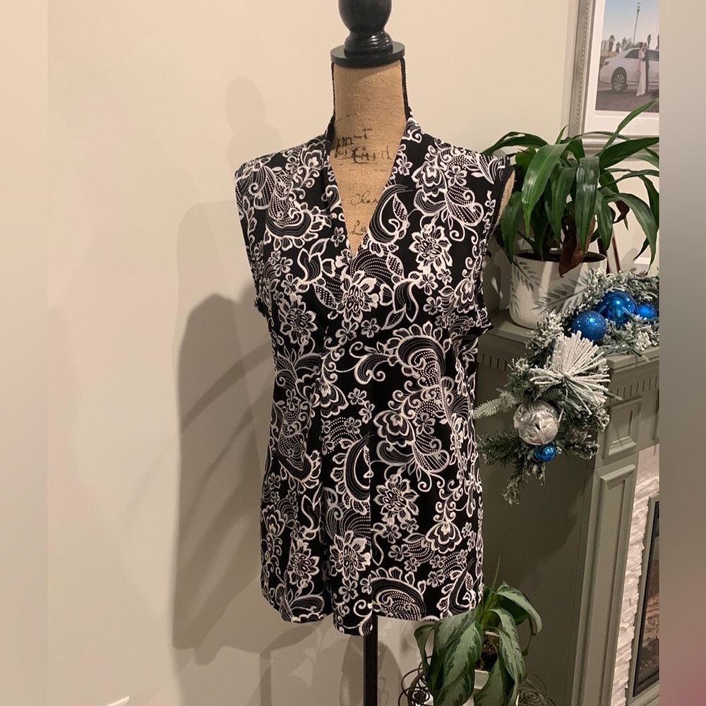 Women’s XL Sleeveless Top NWT
